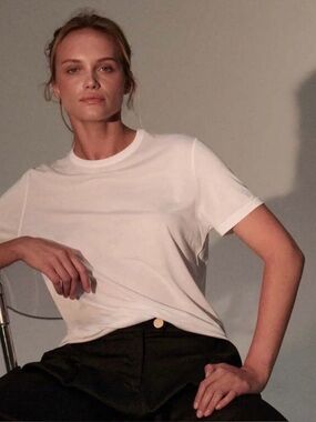 Majestic Filatures Deluxe Lightweight Short Sleeve T-Shirt White Size  4